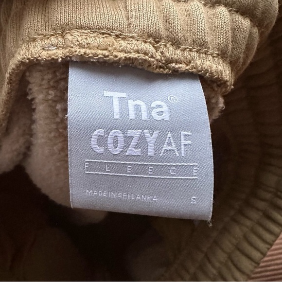 ARITZIA Tna Cozy AF Boyfriend Fleece TAN shorts -  S - Picture 13 of 15